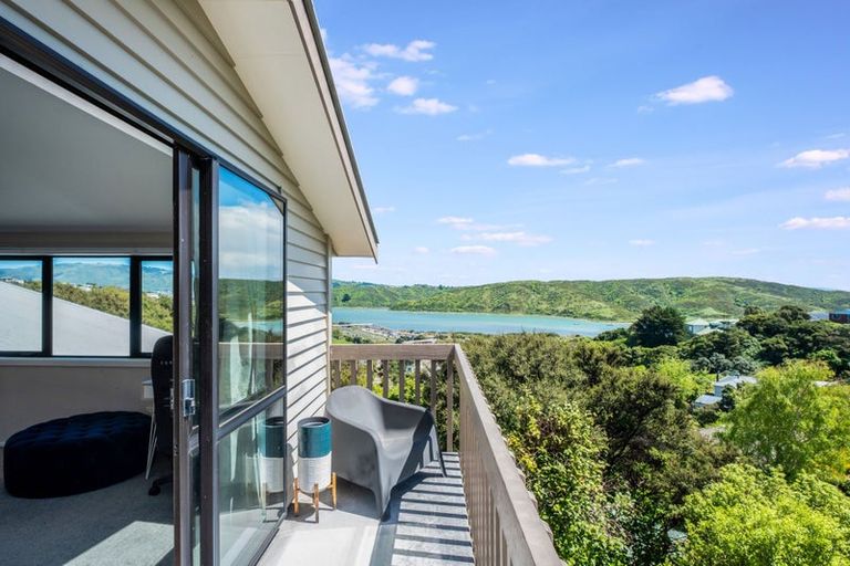 Photo of property in 4 Kahu Road, Paremata, Porirua, 5024