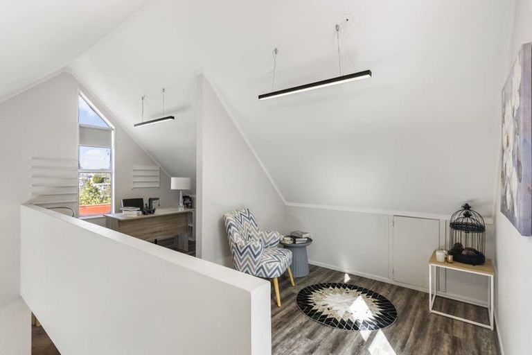 Photo of property in 22 Cairnbrae Court, Northcross, Auckland, 0632