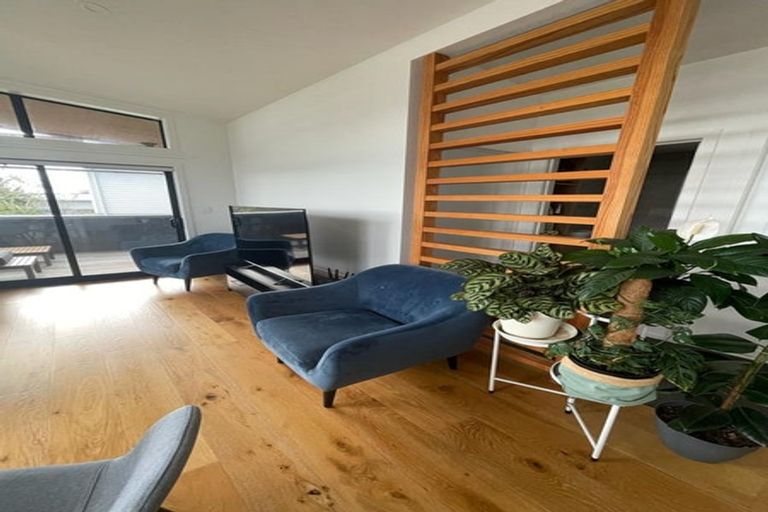 Photo of property in 6a Moffat Road, Red Beach, 0932