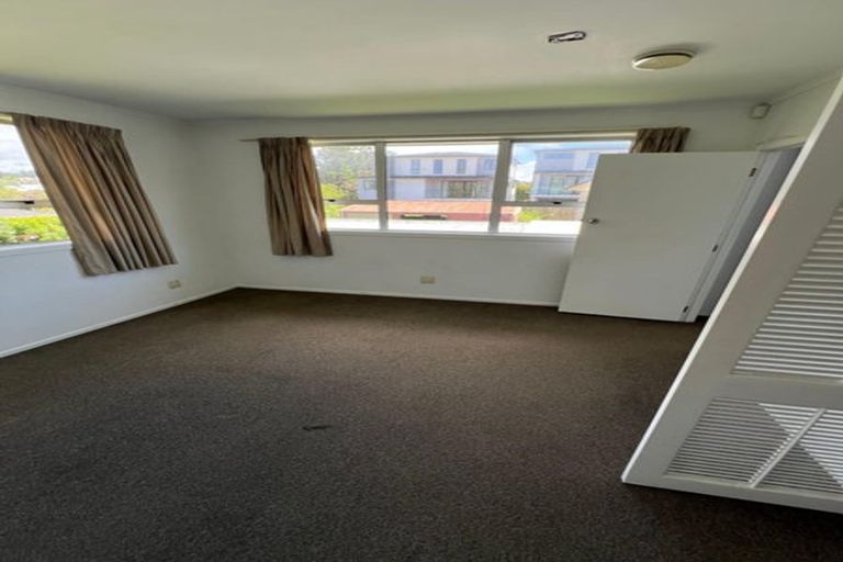 Photo of property in 8 Wylie Avenue, Sunnynook, Auckland, 0620