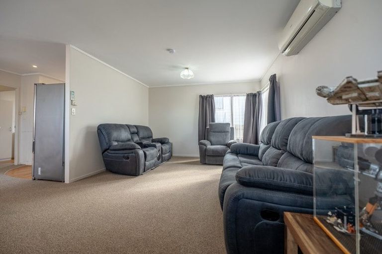 Photo of property in 1/13 Madigan Place, Glendene, Auckland, 0602