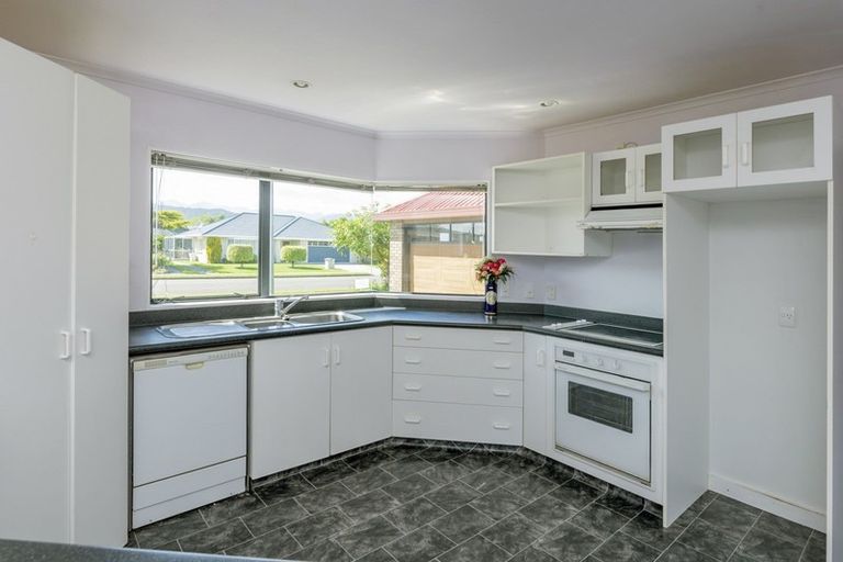 Photo of property in 22 Easton Way, Levin, 5510