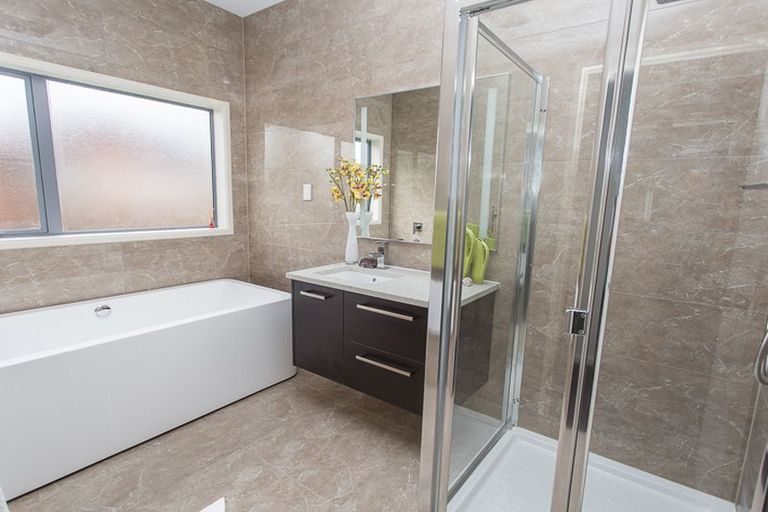 Photo of property in 1b Lynwood Road, New Lynn, Auckland, 0600