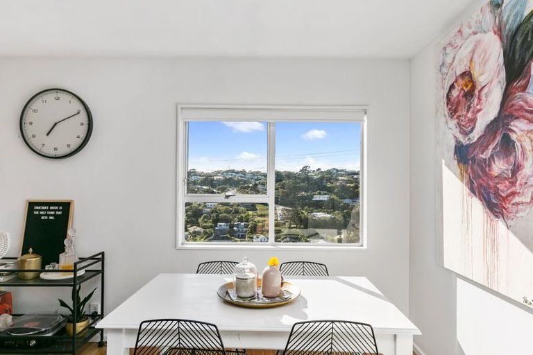 Photo of property in 8 Innes Way, Newlands, Wellington, 6037