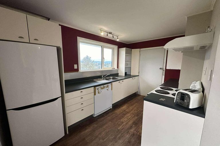 Photo of property in 52 Ruskin Road, Newlands, Wellington, 6037