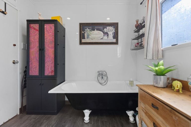 Photo of property in 14 Cumming Street, Okato, 4335