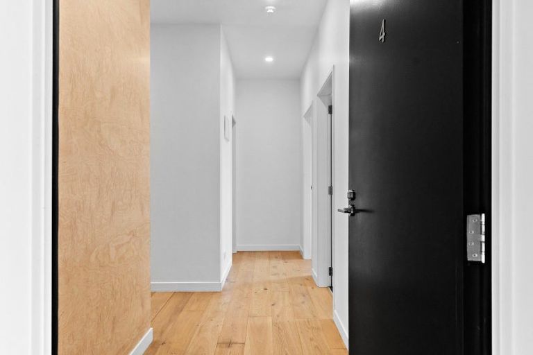 Photo of property in 4/169 Hobsonville Point Road, Hobsonville, Auckland, 0616