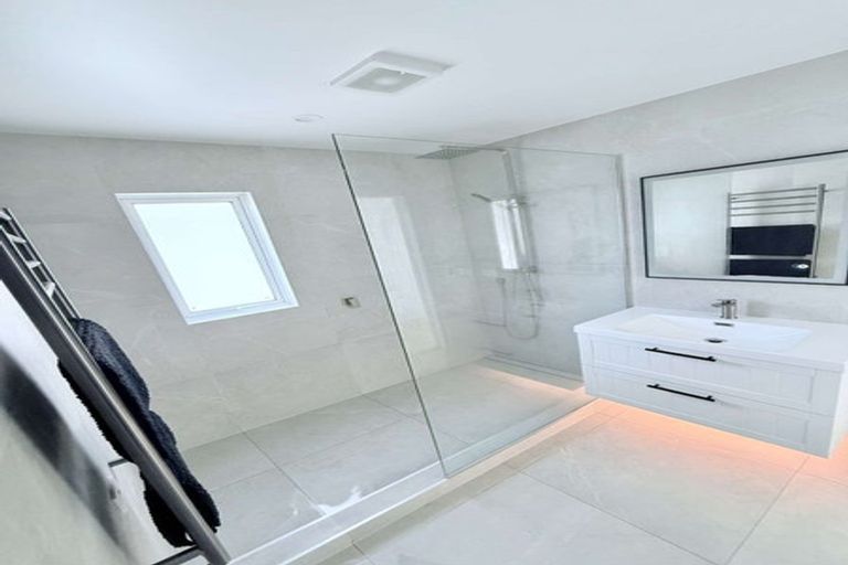 Photo of property in 174 Nevay Road, Karaka Bays, Wellington, 6022