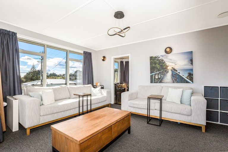 Photo of property in 43 Mark Avenue, Paparangi, Wellington, 6037