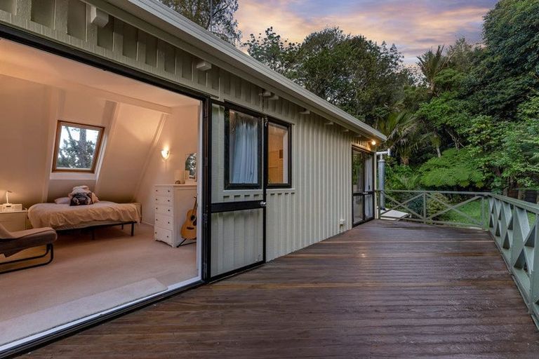 Photo of property in 576c South Titirangi Road, Titirangi, Auckland, 0604