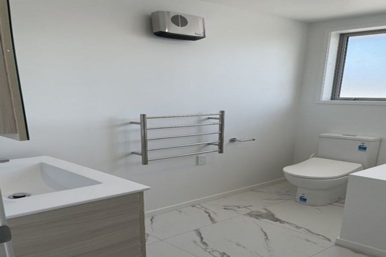 Photo of property in 2/81 Kervil Avenue, Te Atatu Peninsula, Auckland, 0610