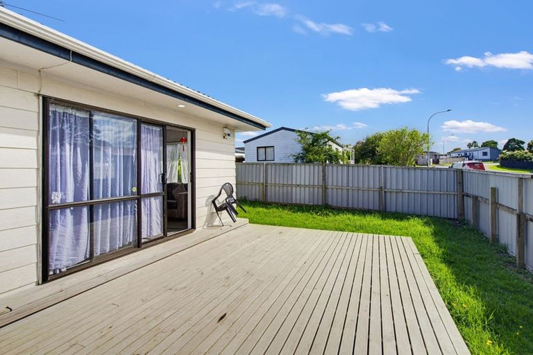 Photo of property in 2/31 Solveig Place, Randwick Park, Auckland, 2105