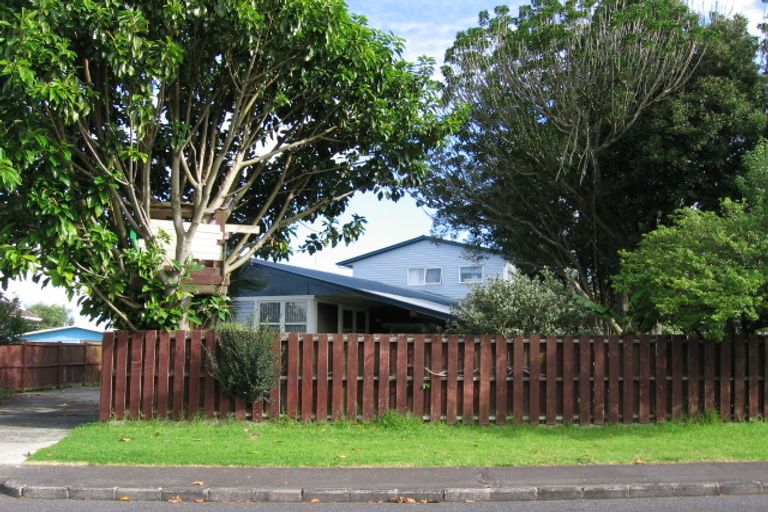 Photo of property in 8 Montmere Avenue, Te Atatu Peninsula, Auckland, 0610