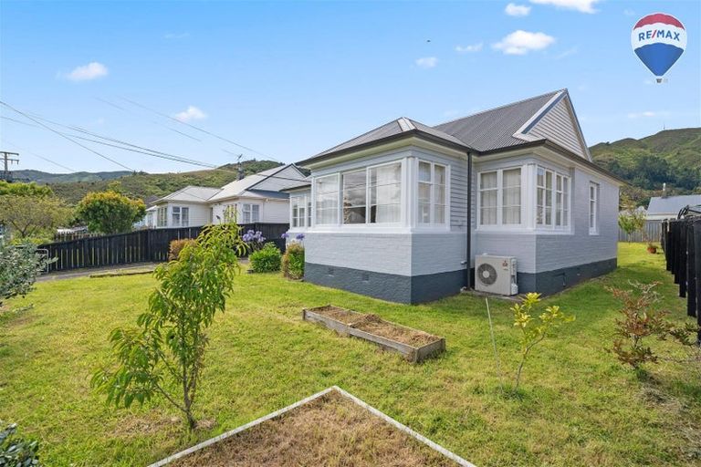 Photo of property in 22 Shearer Crescent, Naenae, Lower Hutt, 5011