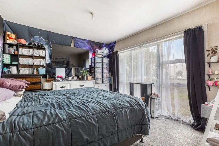 Photo of property in 105 Henderson Valley Road, Henderson, Auckland, 0612