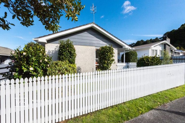 Photo of property in 15 Kaponga Street, Wainuiomata, Lower Hutt, 5014