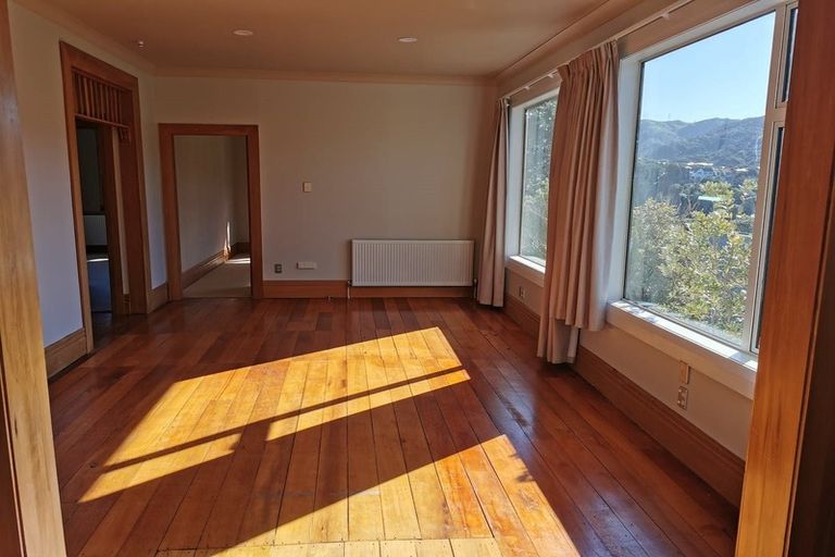 Photo of property in 2 Fernhill Terrace, Wadestown, Wellington, 6012