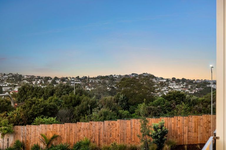 Photo of property in 43 Puihi Crescent, Massey, 0614