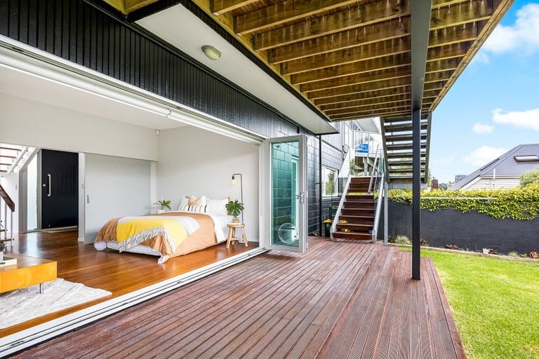 Photo of property in 2/5 Hauraki Road, Hauraki, Auckland, 0622