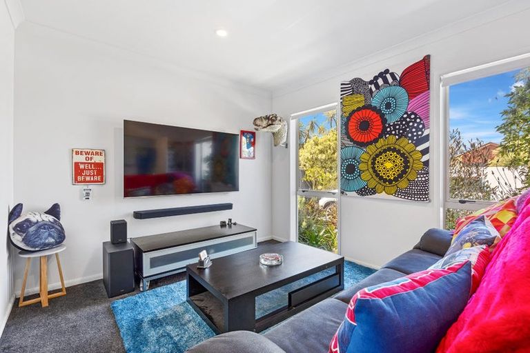 Photo of property in 20 Linkwater Way, Parklands, Christchurch, 8083