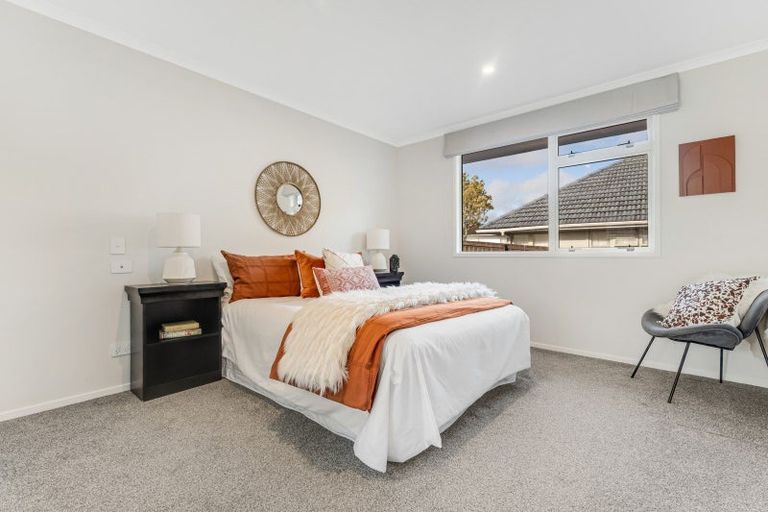 Photo of property in 10a Tomintoul Place, Highland Park, Auckland, 2010