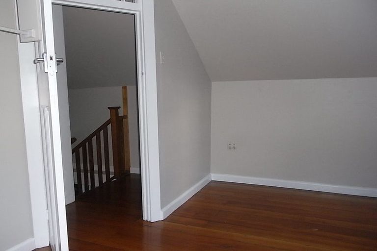 Photo of property in 28 Shakespeare Road, Bluff Hill, Napier, 4110