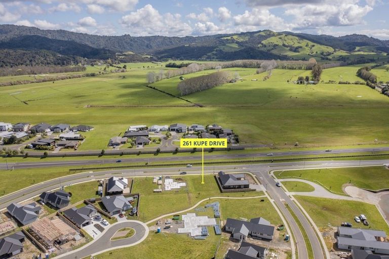 Photo of property in 261 Kupe Drive, Whitianga, 3510