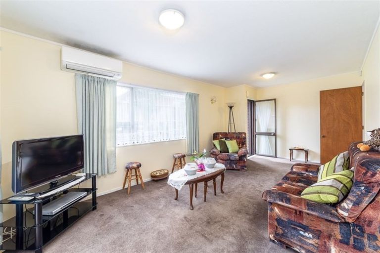 Photo of property in 303a/2 Great North Road, Henderson, Auckland, 0612