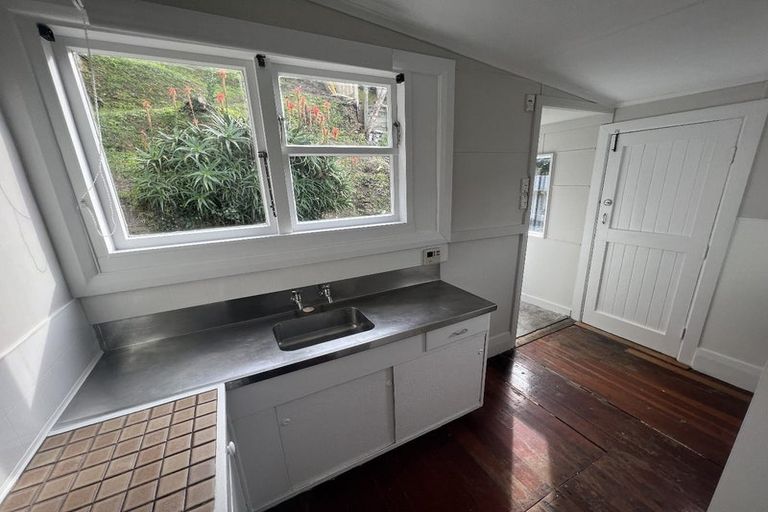 Photo of property in 92 Rolleston Street, Mount Cook, Wellington, 6021