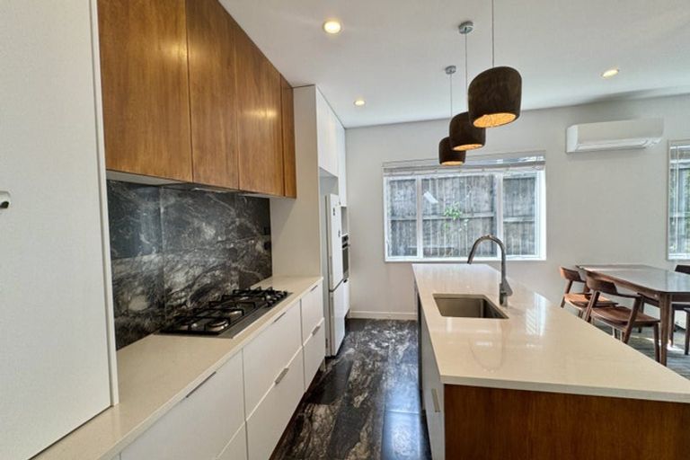 Photo of property in 31a Wairau Road, Forrest Hill, Auckland, 0627