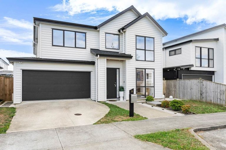 Photo of property in 8 Fjord Way, Karaka, Papakura, 2113