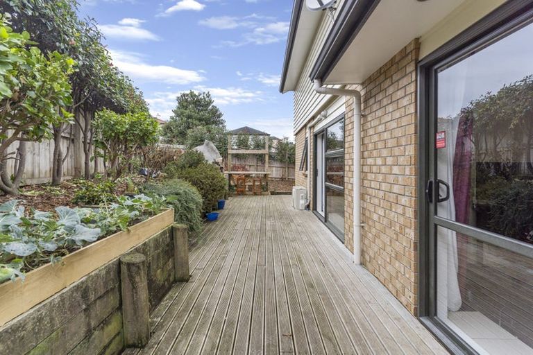 Photo of property in 40 Keri Vista Rise, Papakura, 2110