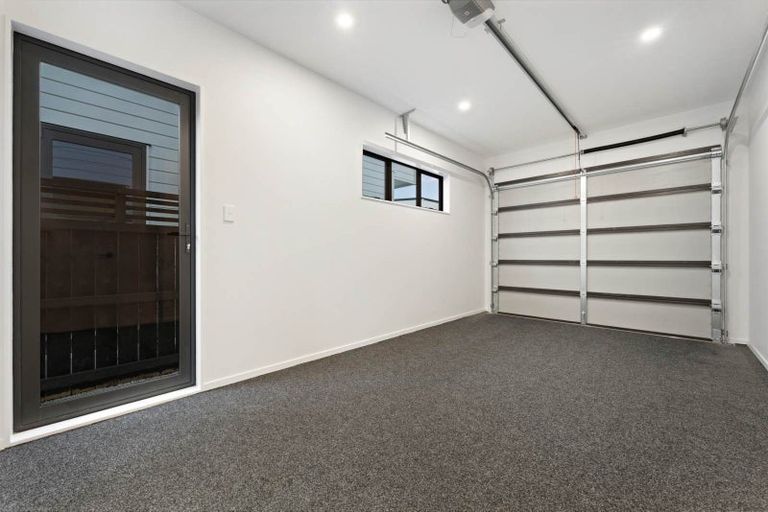 Photo of property in 27 Whiteywood Street, Westgate, Auckland, 0814