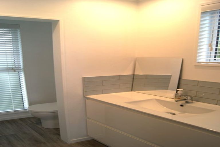 Photo of property in 78 Thurleigh Grove, Karori, Wellington, 6012