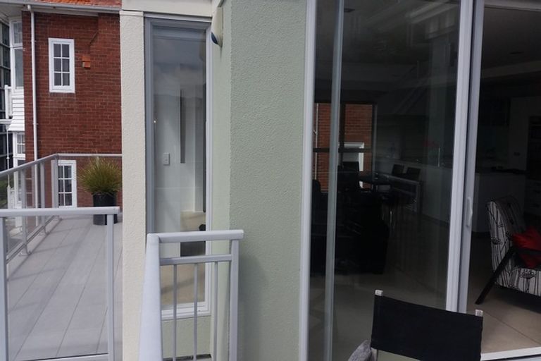 Photo of property in 3/16 Oriental Terrace, Oriental Bay, Wellington, 6011