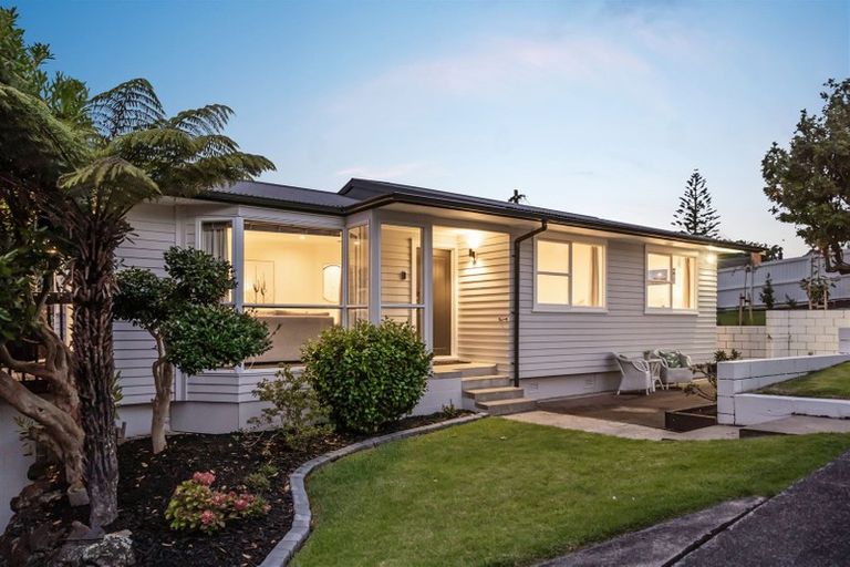 Photo of property in 58 Eskdale Road, Birkdale, Auckland, 0626