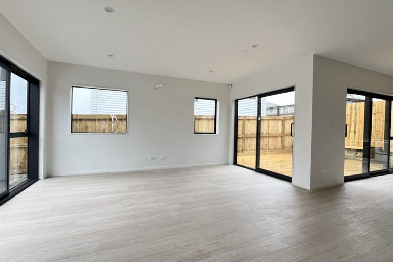 Photo of property in 105a Bond Crescent, Forrest Hill, Auckland, 0620