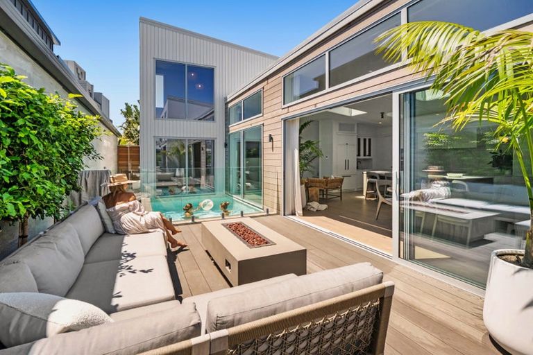 Photo of property in 10a Sunbrae Grove, Mount Maunganui, 3116
