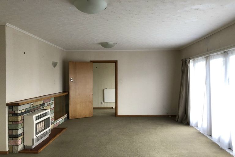 Photo of property in 75 Kenmore Street, Newlands, Wellington, 6037