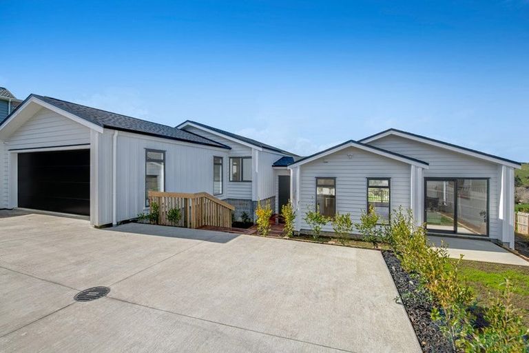 Photo of property in 4d Forlong Rise, Helensville, 0800