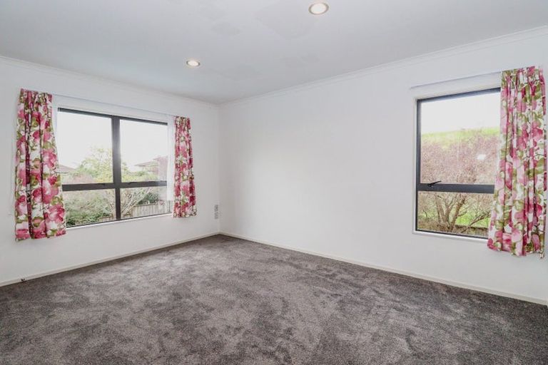 Photo of property in 16 Kinmont Rise, East Tamaki Heights, Auckland, 2016