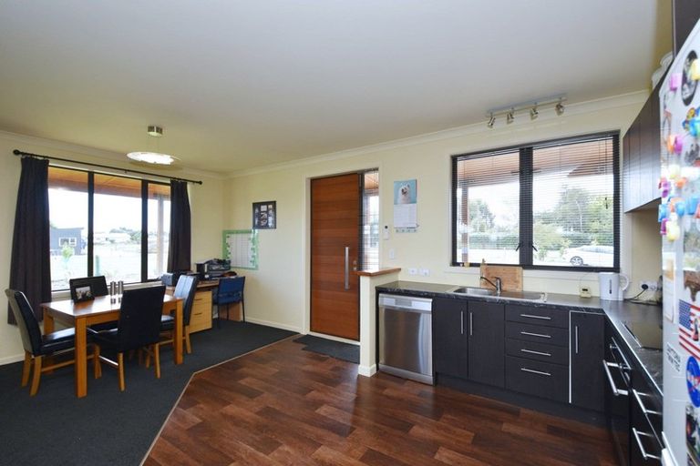 Photo of property in 176 Seaward Road, Edendale, 9825