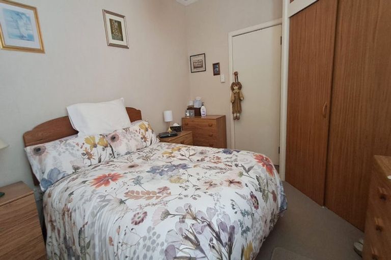 Photo of property in 162 Queen Street, Westport, 7825