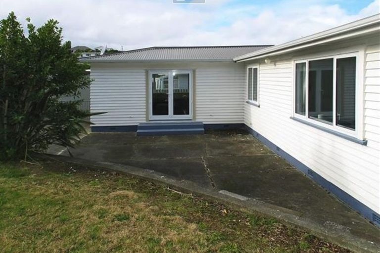 Photo of property in 106 Broderick Road, Johnsonville, Wellington, 6037