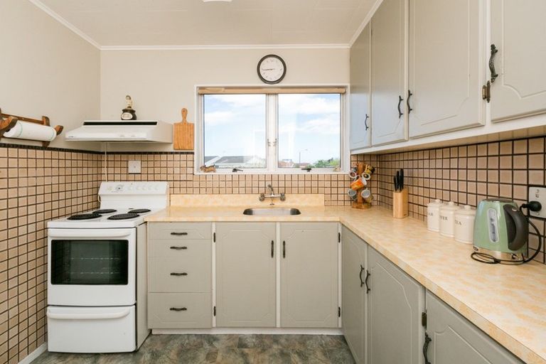 Photo of property in 1/22 Oxford Street, Taradale, Napier, 4112