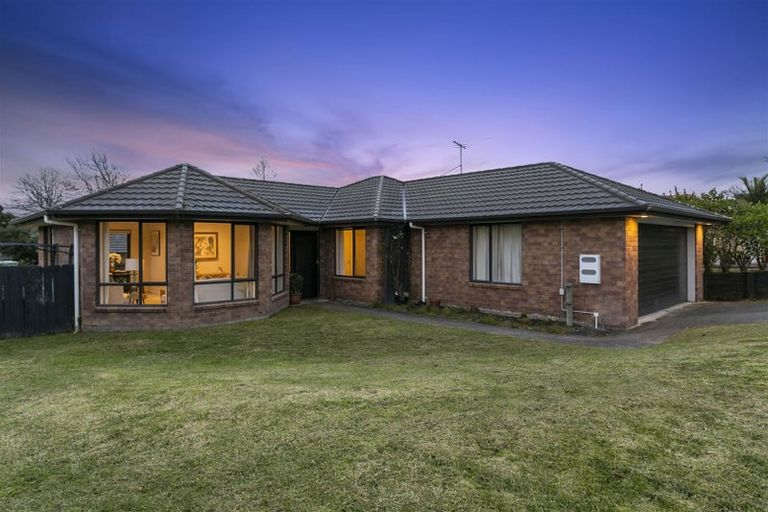 Photo of property in 35 Cabeleigh Drive, Helensville, 0800