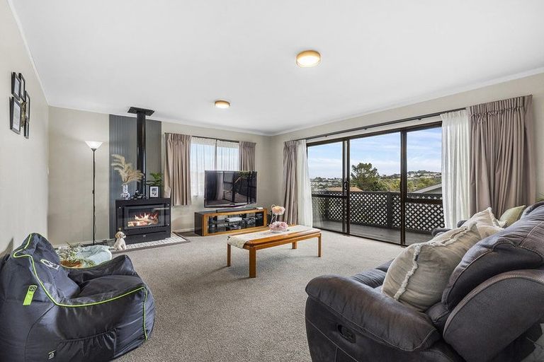 Photo of property in 8 The Bollard, Whitby, Porirua, 5024