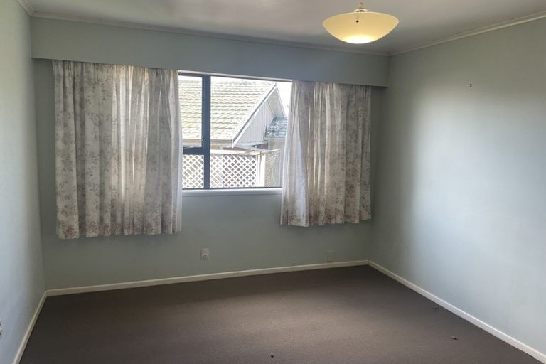 Photo of property in 19 Ellesmere Crescent, Pakuranga Heights, Auckland, 2010