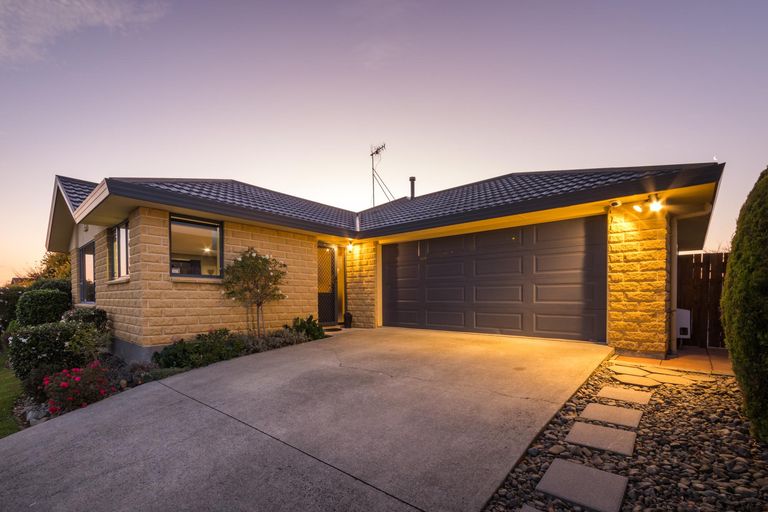Photo of property in 84 Parnell Heights, Kelvin Grove, Palmerston North, 4414