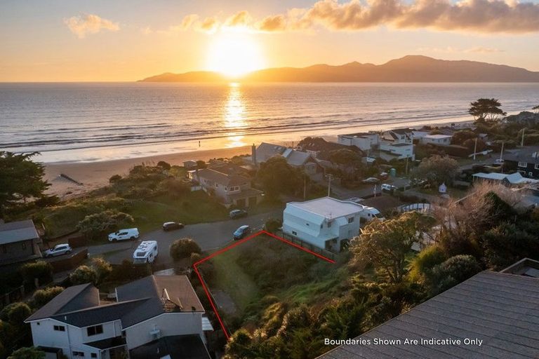 Photo of property in 19 Groves Road, Raumati Beach, Paraparaumu, 5032